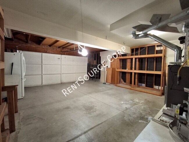 Building Photo - 30420 Yosemite Dr
