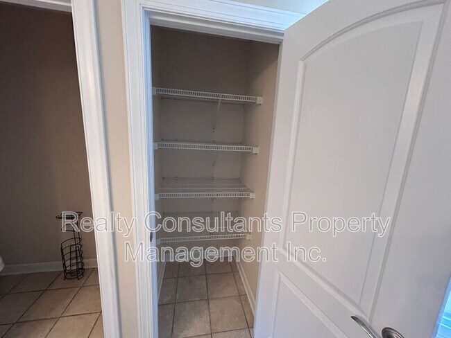 Building Photo - 4540 Pebble Lake Dr