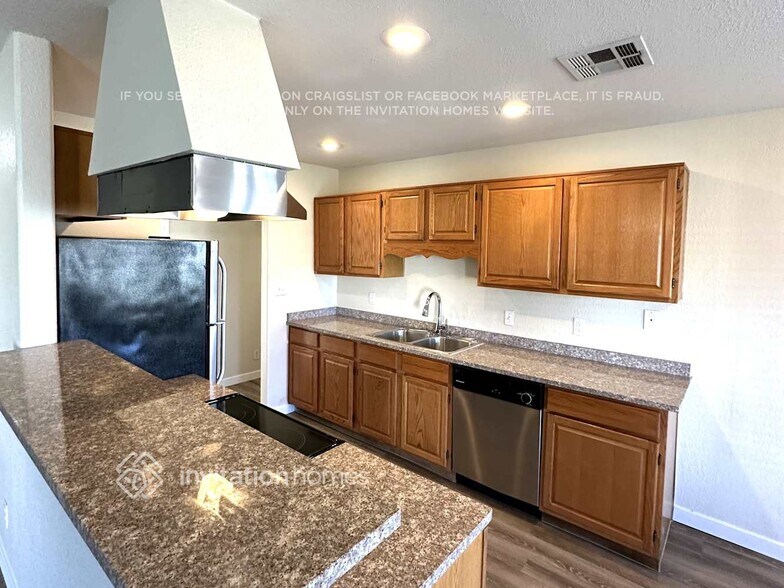 Building Photo - 1802 W Oraibi Dr