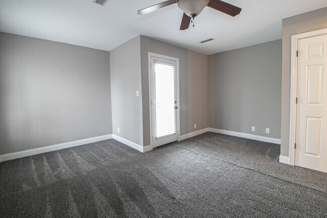 Building Photo - 607 Anderson Dr