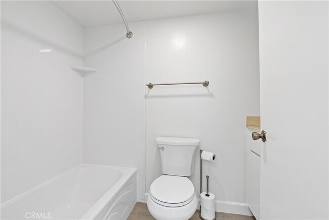 Building Photo - 80 Lakepines-