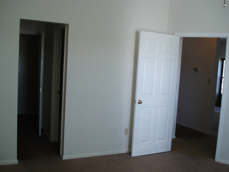 Building Photo - 744 Crown Point Dr