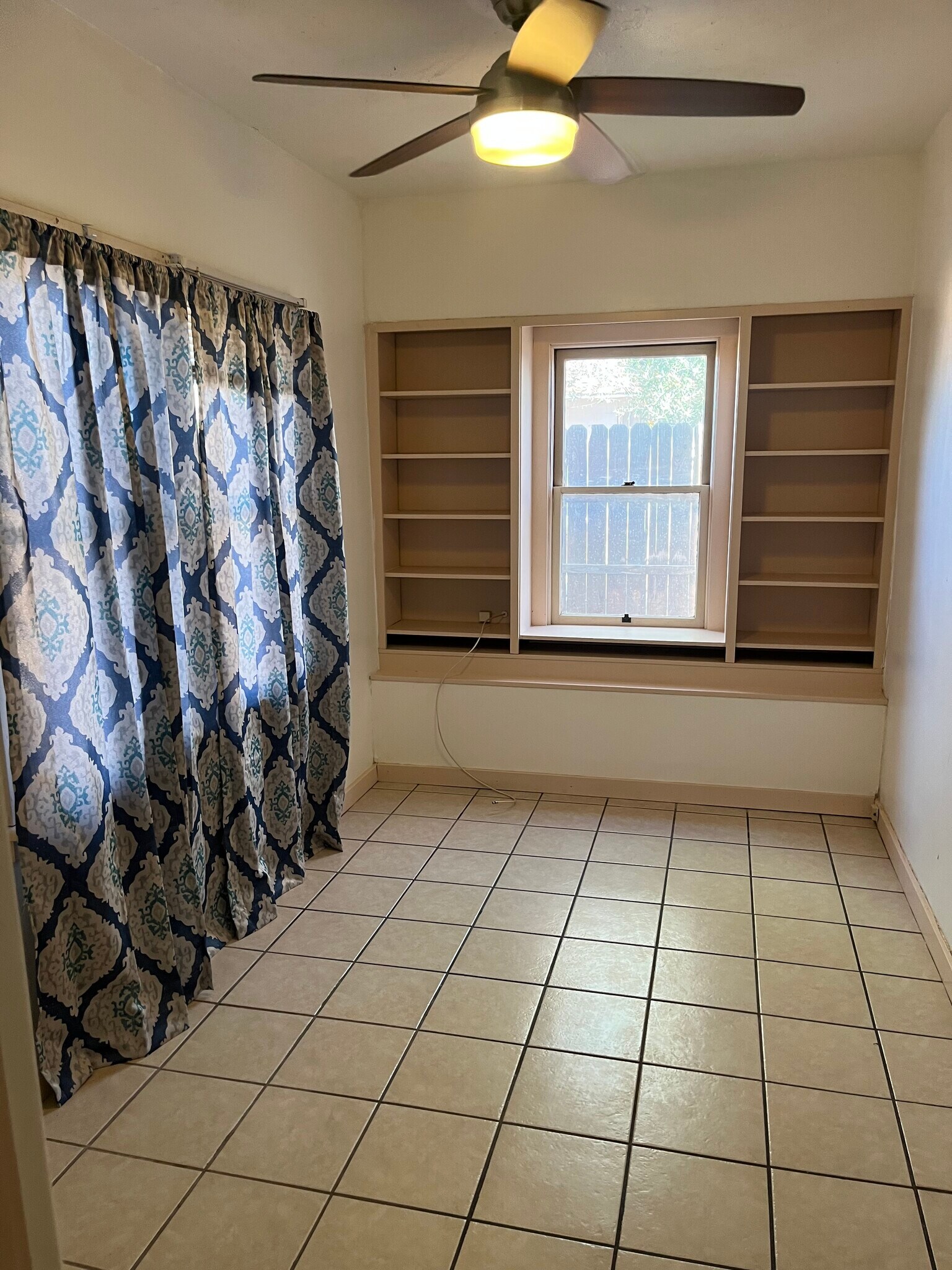 Office - 902 E Amelia Ave