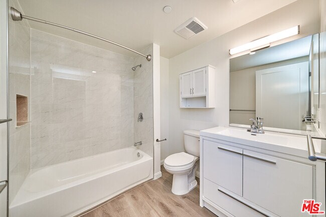 Building Photo - 951 S Wilton Pl