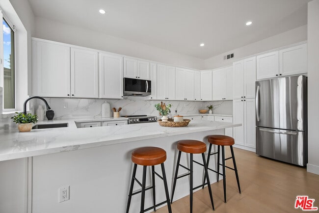 Building Photo - 3626 E 1st St