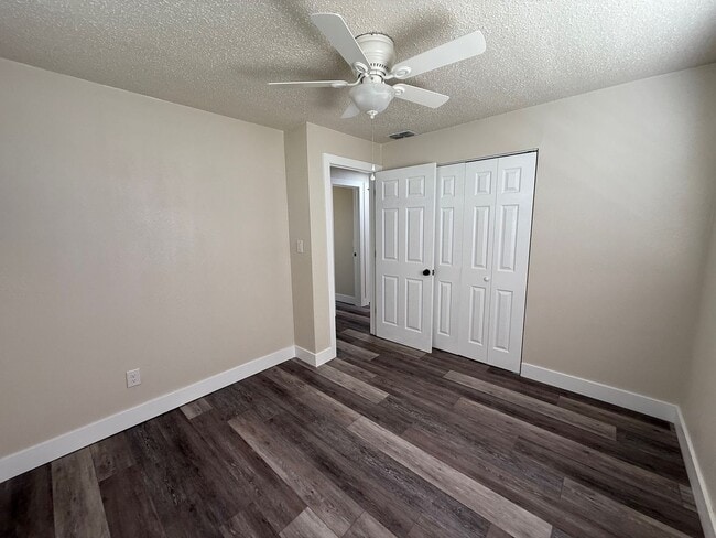 Building Photo - 3 Bedroom/1 Bathroom Single Family Home