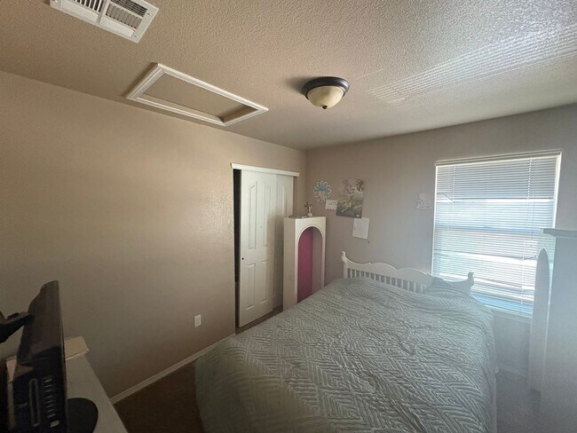 Building Photo - HOME FOR RENT IN ANTHONY TEXAS