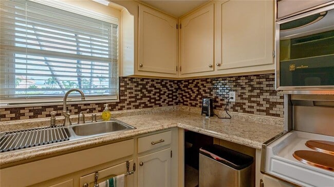 Building Photo - 5020 Brittany Dr S
