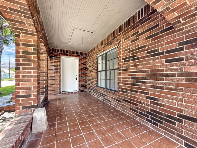 Building Photo - 304 Stimpson St