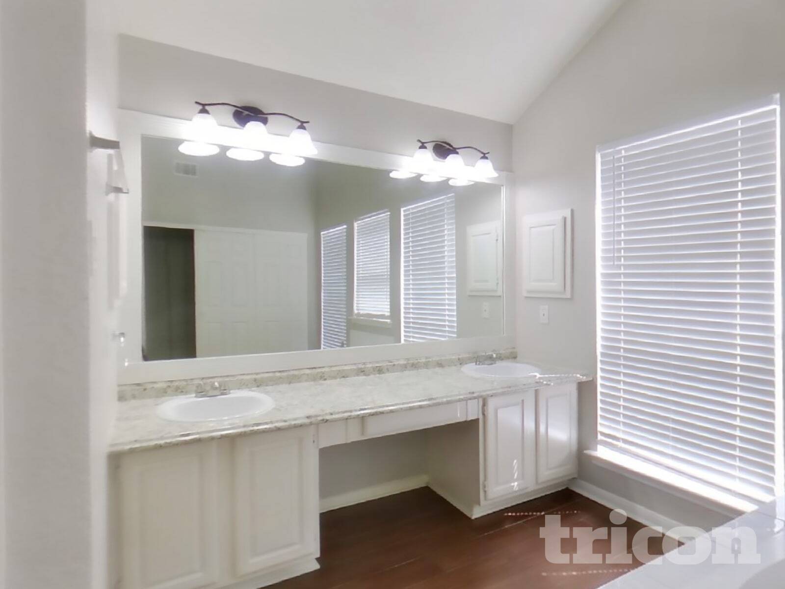 Building Photo - 13822 Cantwell Dr