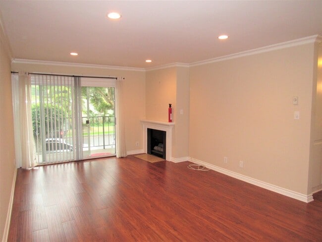 Building Photo - Gorgeous 1-Bedroom Apartment in Playa Del Rey!