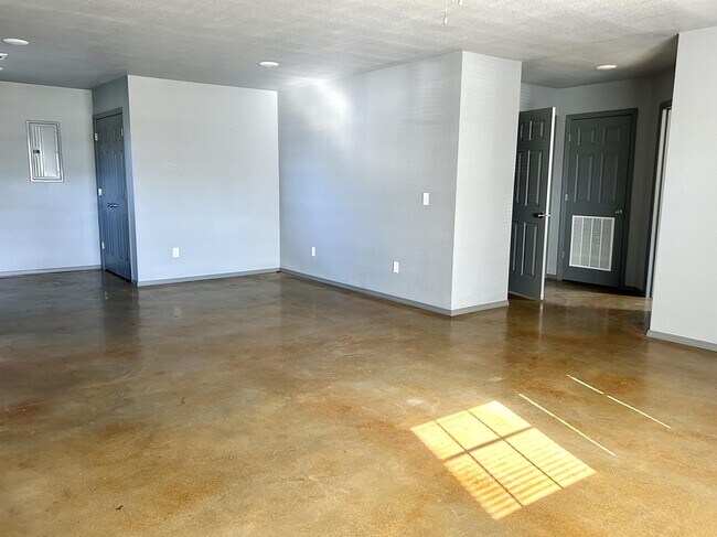 Building Photo - 213 Carson Rd