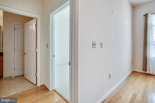 Building Photo - 309 Holland Ln