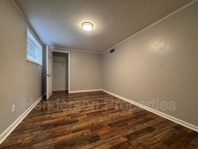 Building Photo - 224 28th Ave Pl NE