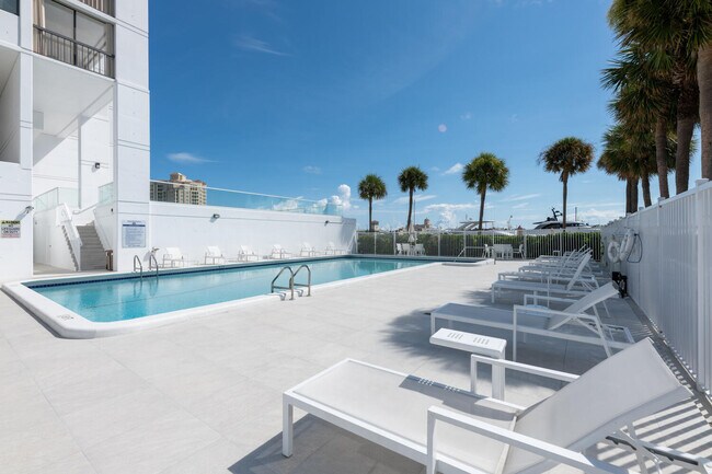 Building Photo - 400 N Flagler Dr