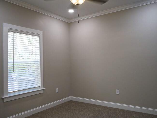 Building Photo - 1366 Summer Cir SW