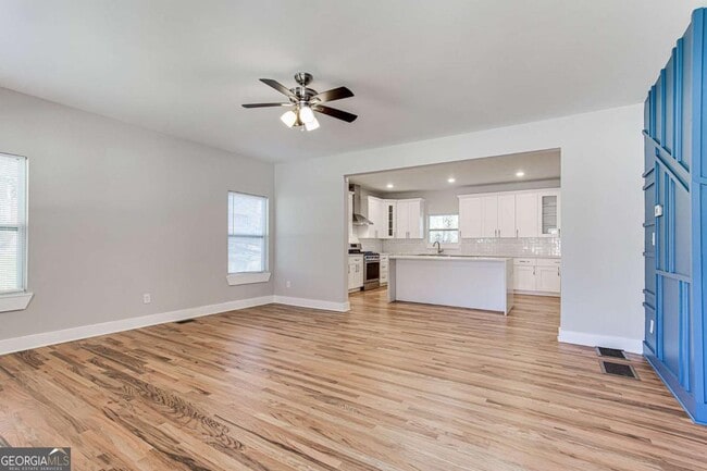 Building Photo - 870 Gaston St SW