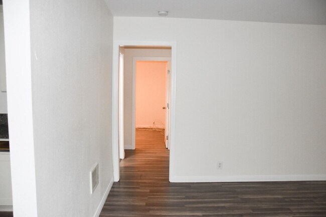 Building Photo - 411 S Kroeger St