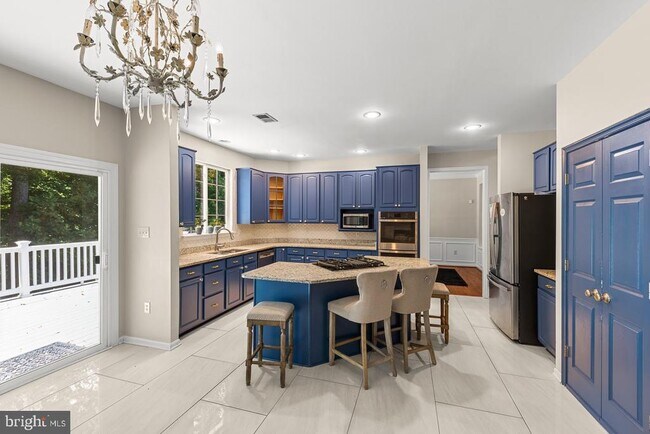 Building Photo - 9201 Golf Ct