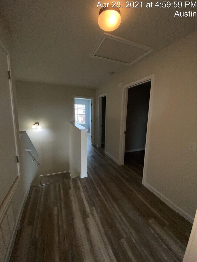 Building Photo - 5713 Silver Screen Dr