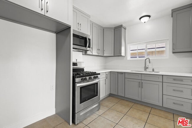 Building Photo - 10823 Cantara St
