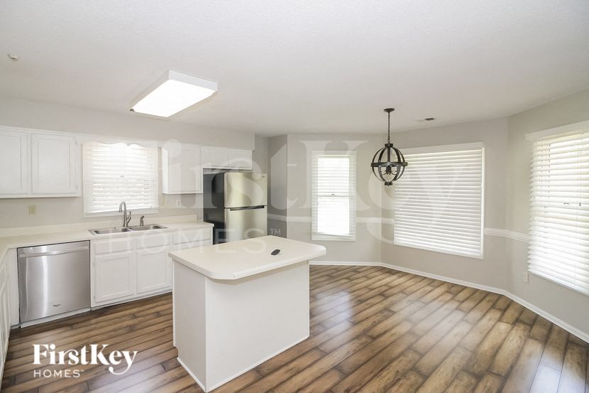 Building Photo - 594 Featherwind Cove N