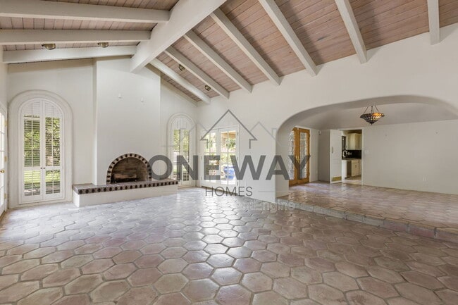 Building Photo - 49 Biltmore Estates Dr