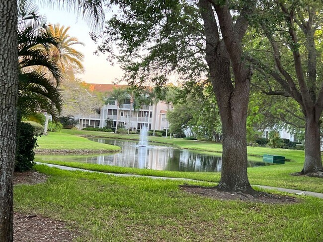 Building Photo - Annual Turnkey Ground floor Furnished Condo in downtown Sarasota