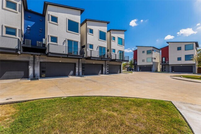 Building Photo - 1417 Kramer Ln