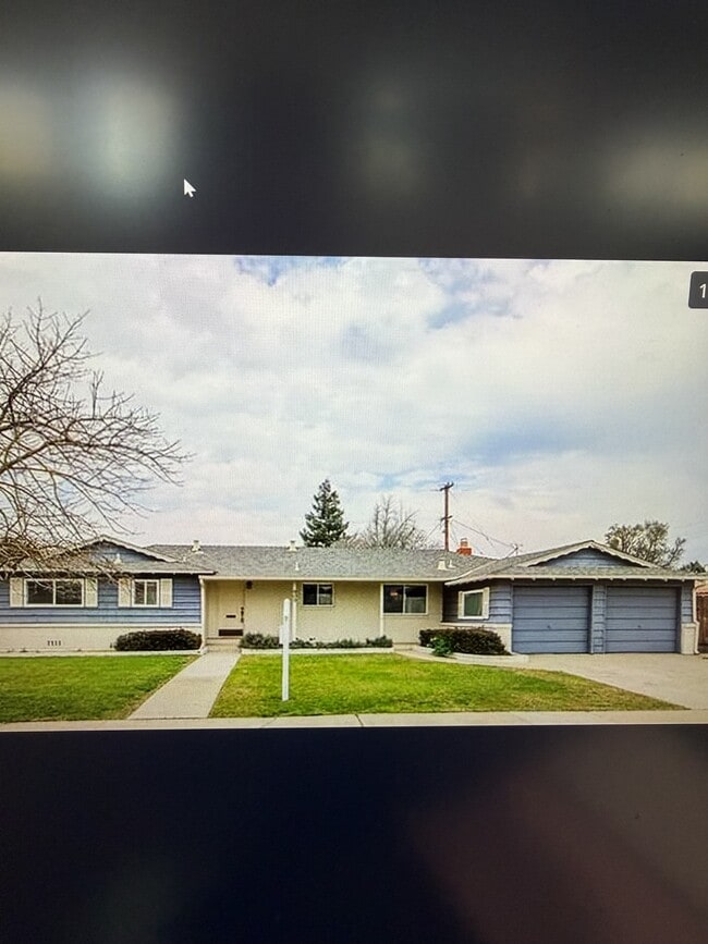 Building Photo - 909 Mt Vernon Dr