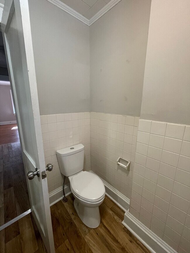 Building Photo - Adorable 3 bedroom 1 bath home Located in Hickory