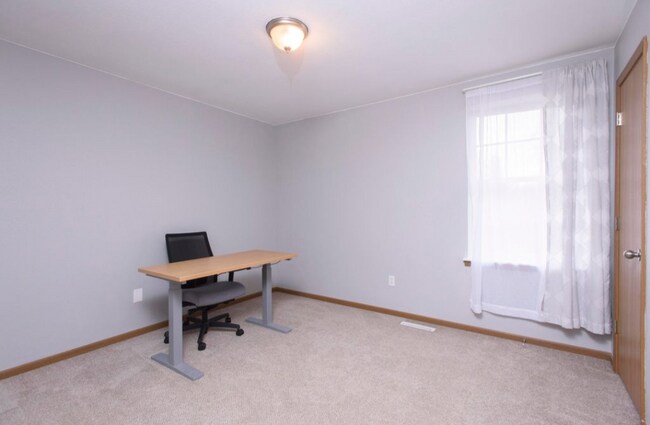 Building Photo - 2964 Northland Dr