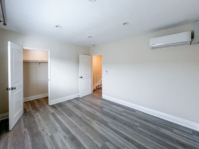 Building Photo - BEAUTIFUL 2 STORY TOWNHOUSE STYLE WITH A/C,  WASHER/DRYER, POOL, AND ONE PARKING SPACE