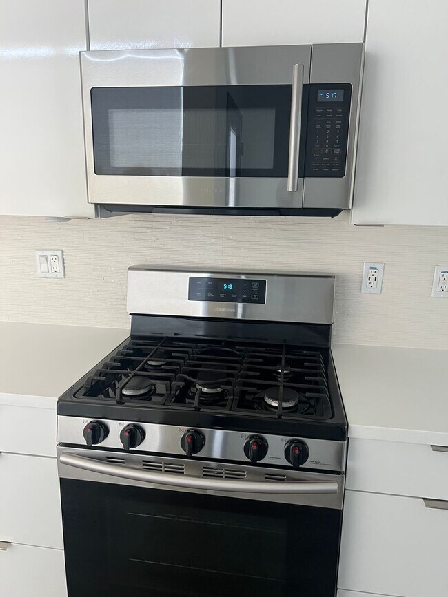 Building Photo - Modern - 2 Story Loft