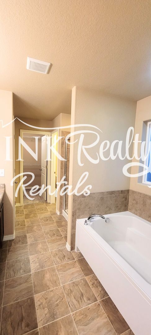 Building Photo - 9527 Desert Lily Cir