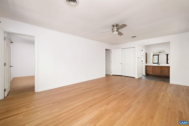 Building Photo - 104 Smithfield Ct