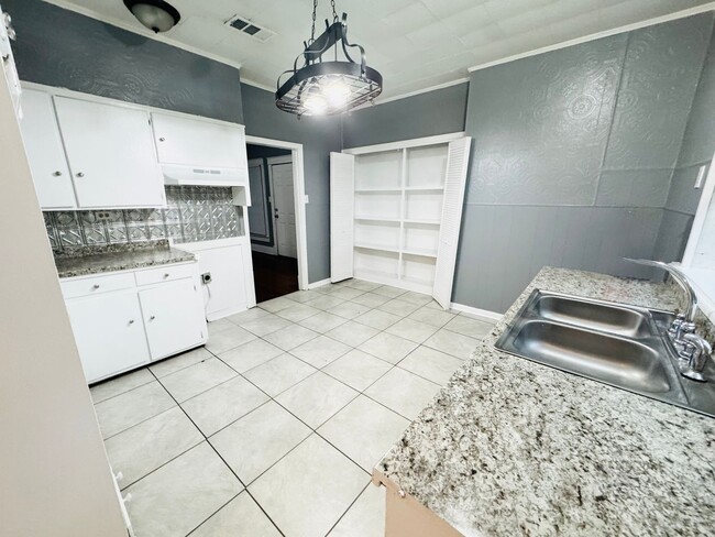 Building Photo - 3648 Evangeline St