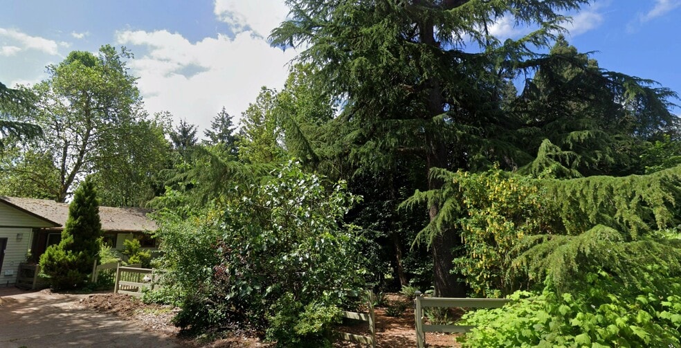 Front yard - 920 SW Stephenson Ct