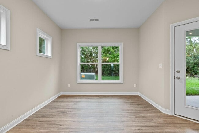 Building Photo - 341 Friendly Ave