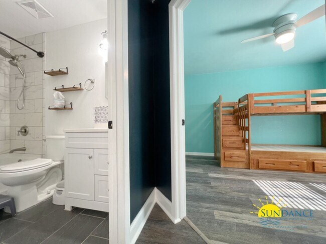 Building Photo - 2 Bedroom home with custom upgrades in the...