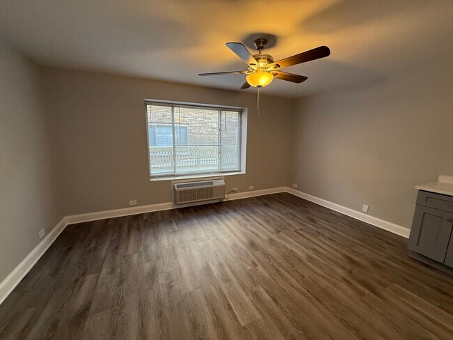 Building Photo - 744 W Gordon Terrace