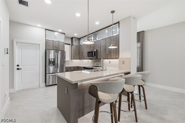 Building Photo - 5069 Penella Ave