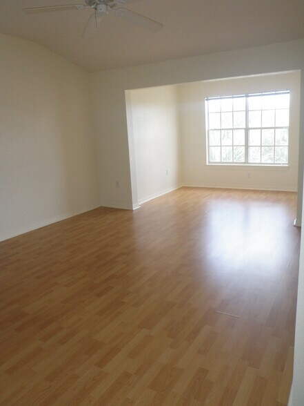 Building Photo - 5479 Vineland Rd