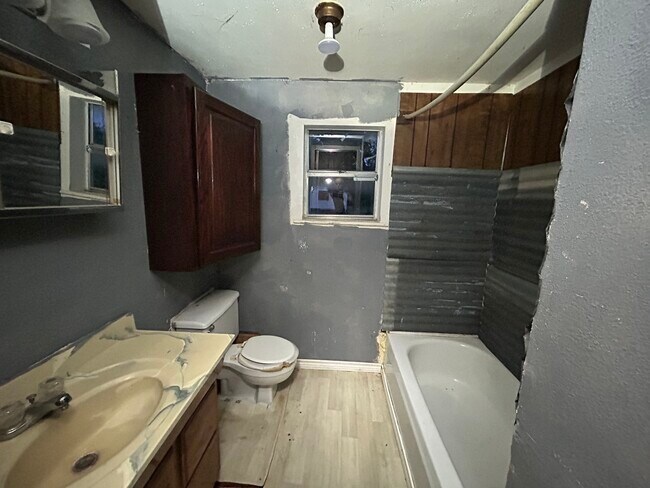 Building Photo - 221 S Central Ave
