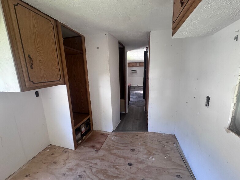 Building Photo - 4115 Aurora Rd