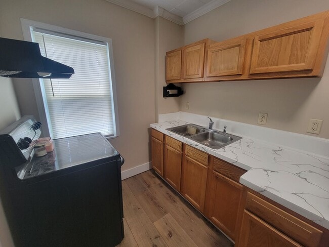 Building Photo - 2 Bedroom Home in Lancaster City