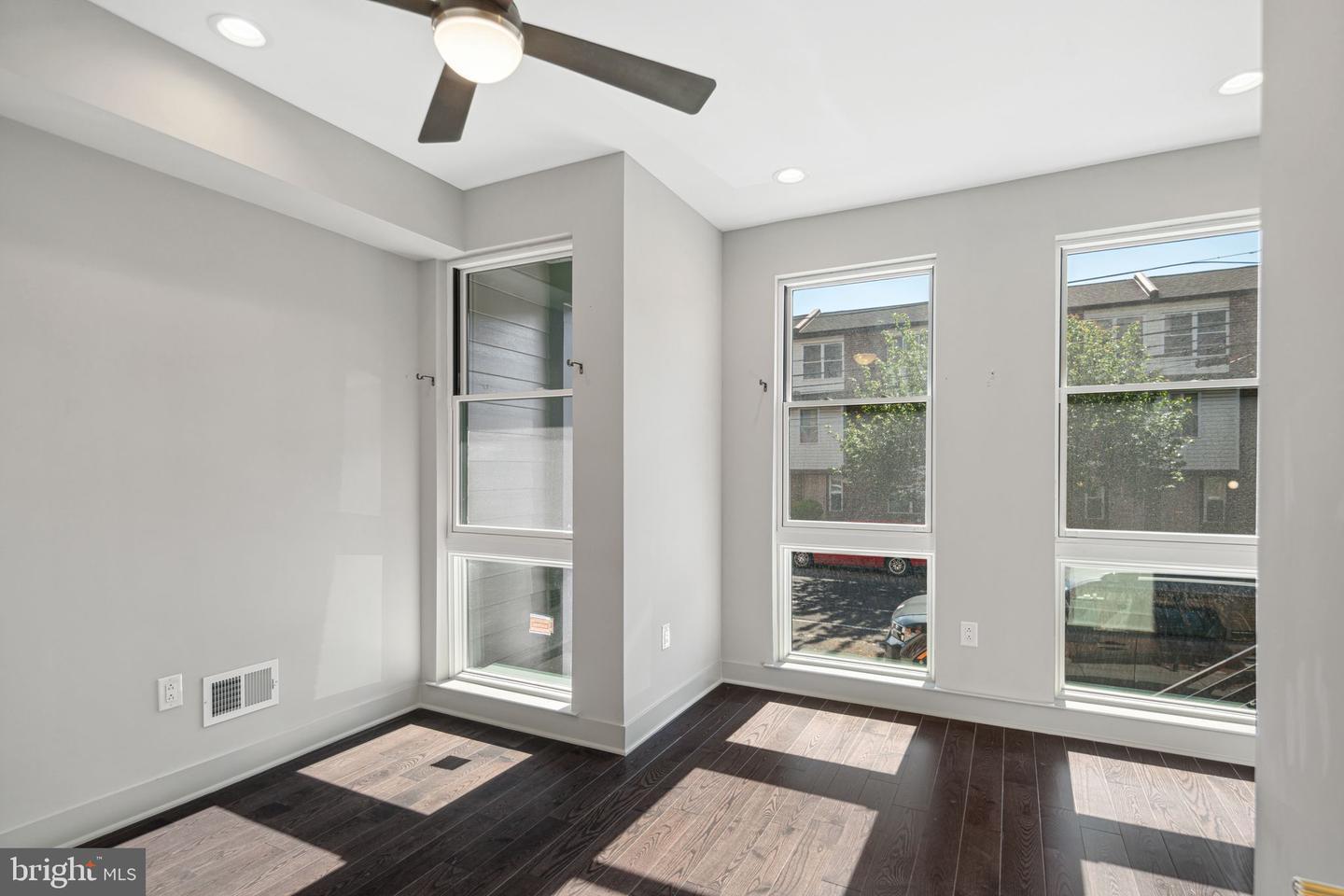 Building Photo - 670 N 13th St