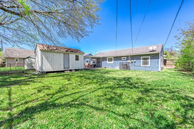 Building Photo - 3910 Luca St