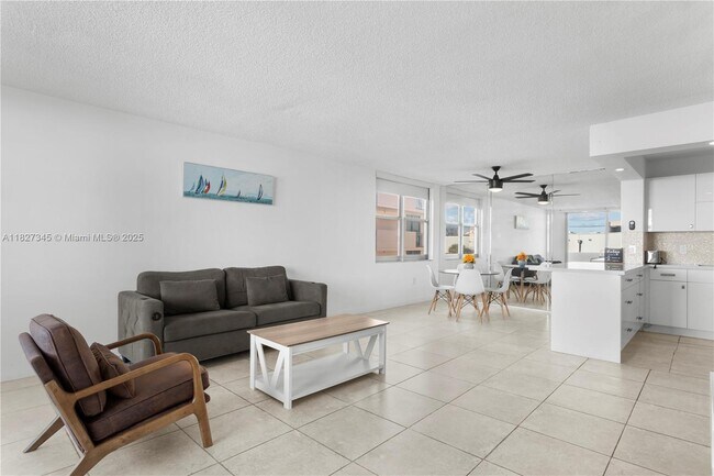 Building Photo - 9440 W Bay Harbor Dr