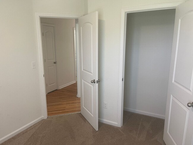 Building Photo - Enjoy Stylish Townhome Living in Vibrant B...